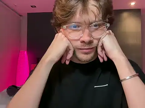 mcklister_kinky_feets's cam snapshot