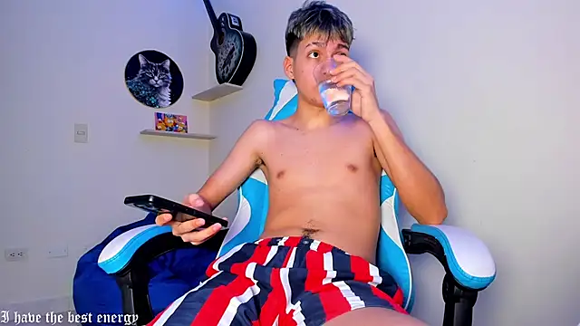 harry_jonshon69's cam snapshot