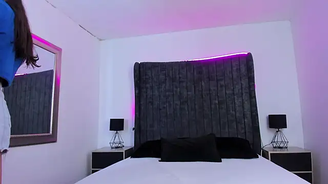 VanessaParis__'s cam snapshot