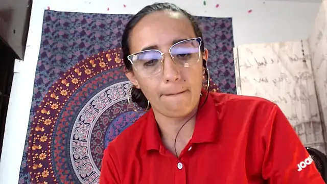 Lucyy_Naugthy's cam snapshot