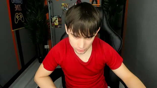 AlejandroEllias live sex cam