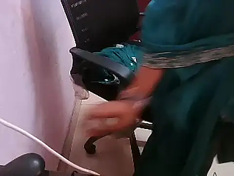 pari_rani7's cam snapshot