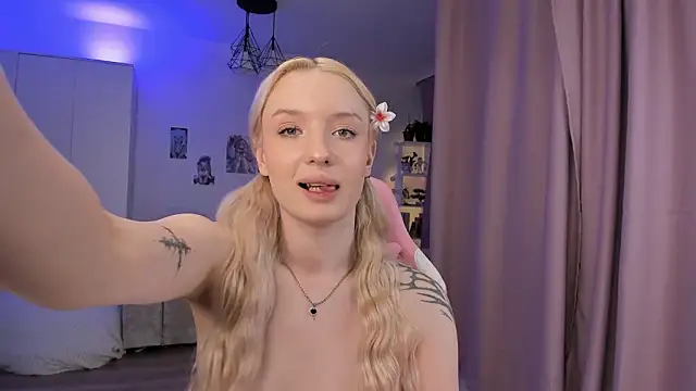 Tiffany_Paw's cam snapshot