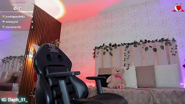 Daphnne_tay's cam snapshot