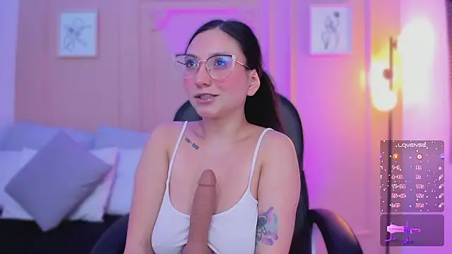 lucy_neil's cam snapshot