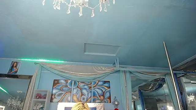 ADRIANNA_FOX's cam snapshot