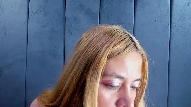 Dakota_Angell_'s cam snapshot