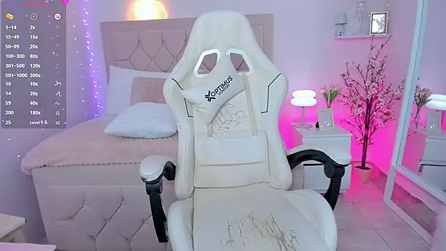 kim_dreams18's cam snapshot