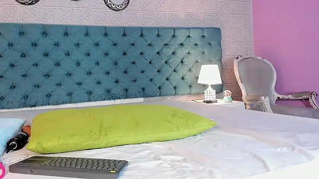 LexiCriimson live sex cam