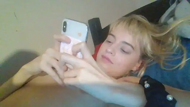 KiwiDreamy1's cam snapshot