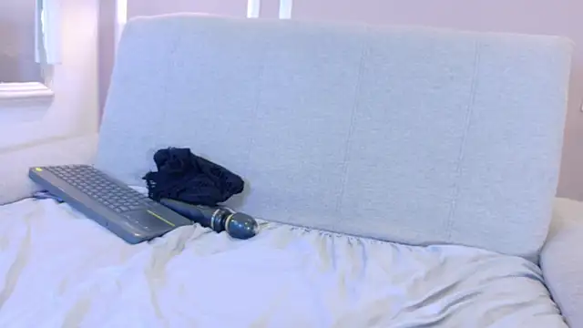 zoe_roux21's cam snapshot