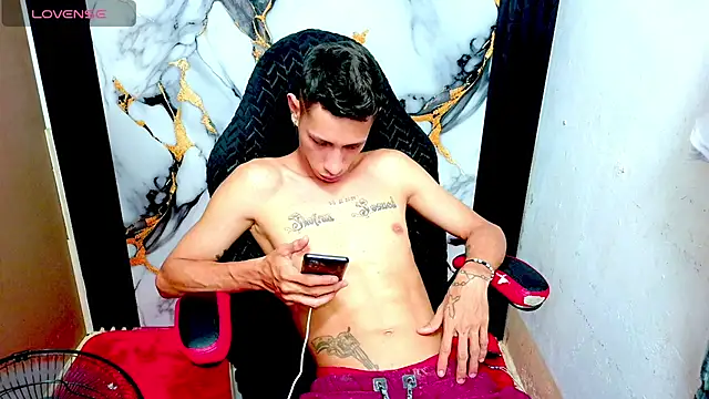 The_latin_boy's cam snapshot