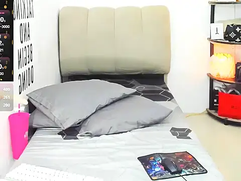 Trixie_Mattel21 live sex cam