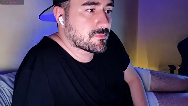 DominantTheo's cam snapshot