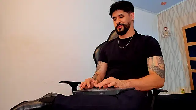 Petesevans live sex cam