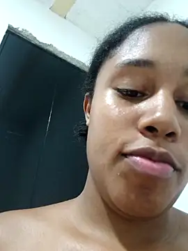 Monique_Mulberry2's cam snapshot