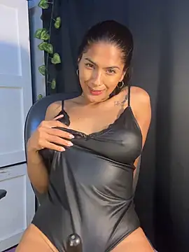 chicachocolate01 live sex cam