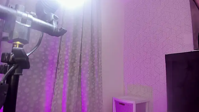 Selena_fox7 live sex cam