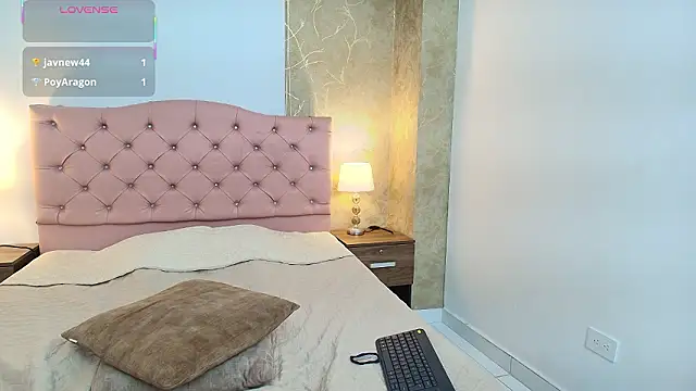 zoe_bermudez's cam snapshot