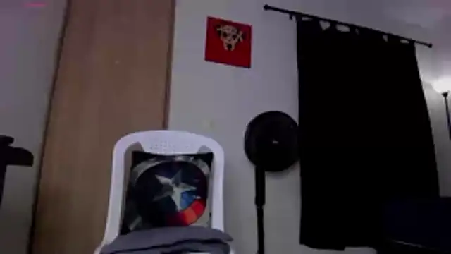 Cloudy_pigDude live sex cam