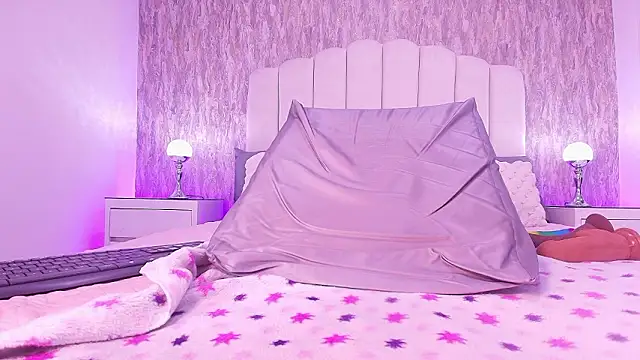 raven_lilith_'s cam snapshot