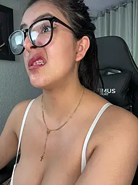 kim_zaratte's cam snapshot