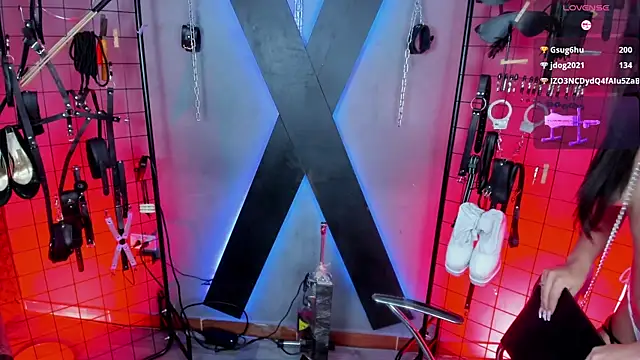 MissScarlet_Ela_bdsm's cam snapshot