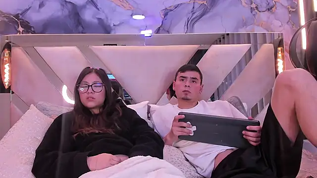 ChloeandAdam's cam snapshot