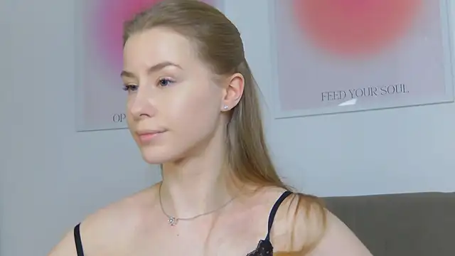 VioletiSwone's cam snapshot