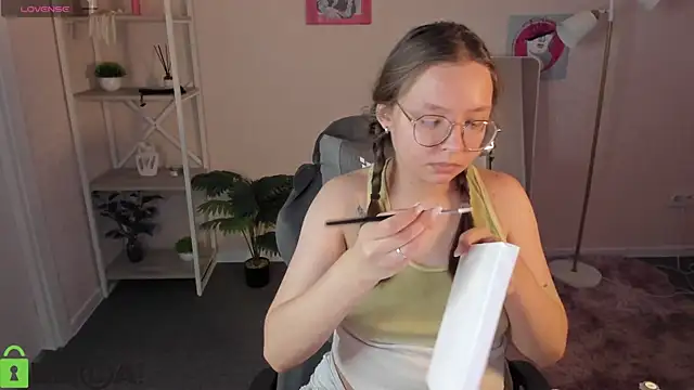 Nuura_Moore's cam snapshot