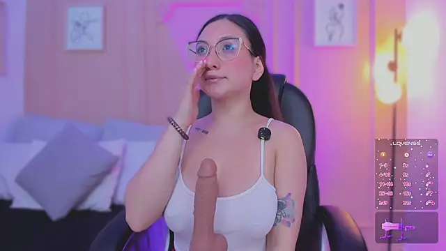 lucy_neil's cam snapshot