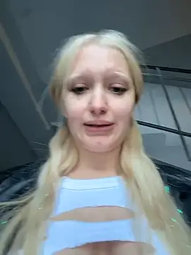 Milkyy_wway's cam snapshot