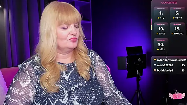 NicoleKind live sex cam