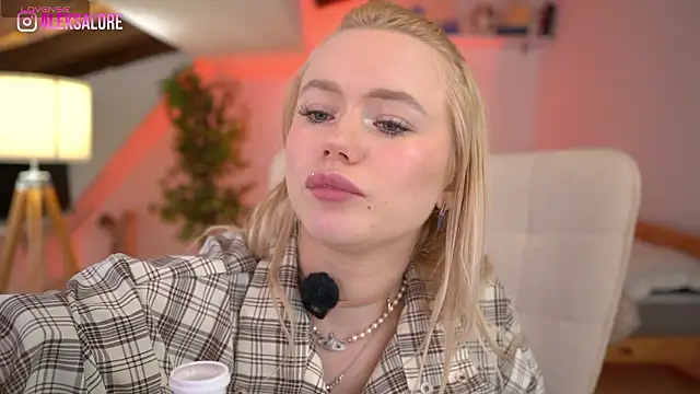 LexieLoree live sex cam