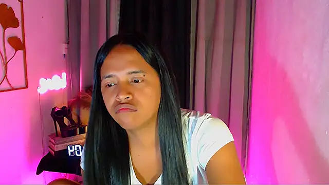 Lorainnelustts live sex cam