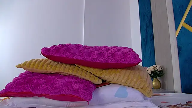 Foxxxy_MILF live sex cam