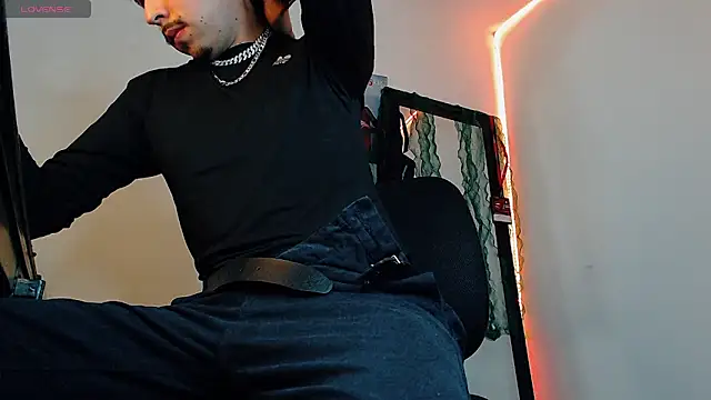 liamty_luxor's cam snapshot