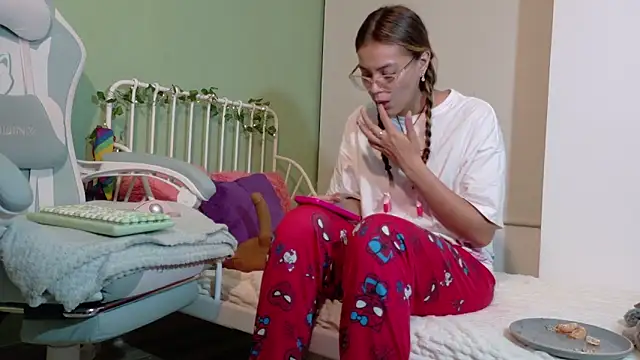 Emerald_Sparkles_'s cam snapshot