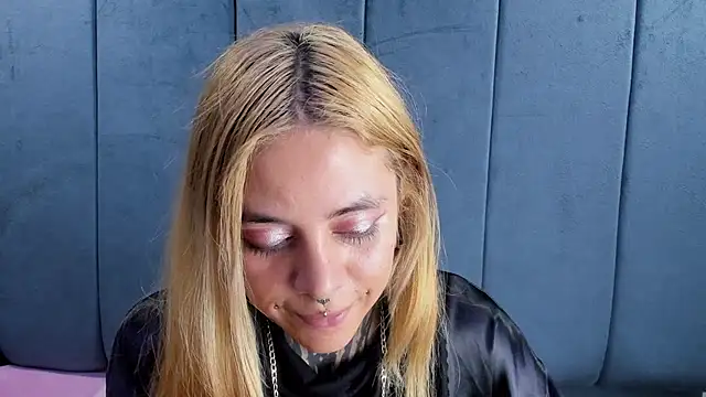 Dakota_Angell_'s cam snapshot