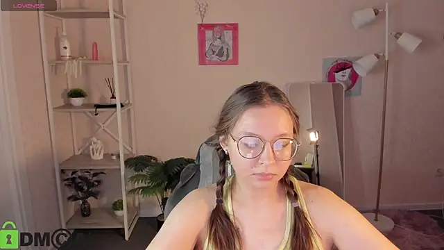 Nuura_Moore's cam snapshot