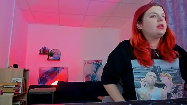 NattInRed live sex cam