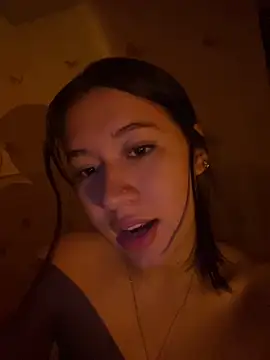 Emi_blair's cam snapshot