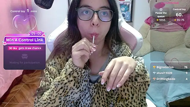 Maggie_Fox3's cam snapshot