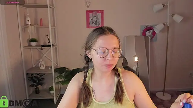 Nuura_Moore's cam snapshot