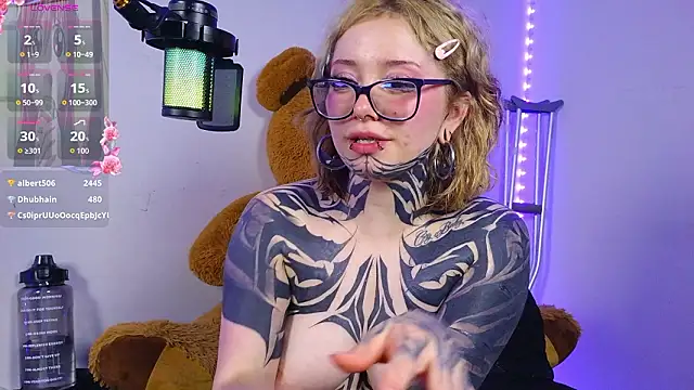 LucyChabs_'s cam snapshot