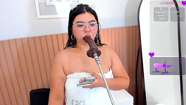 klhoe_boobs's cam snapshot