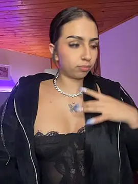 Hilary_pinkk's cam snapshot