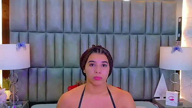 TiaraRosse live sex cam