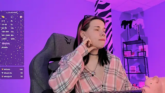 AliceSunday's cam snapshot