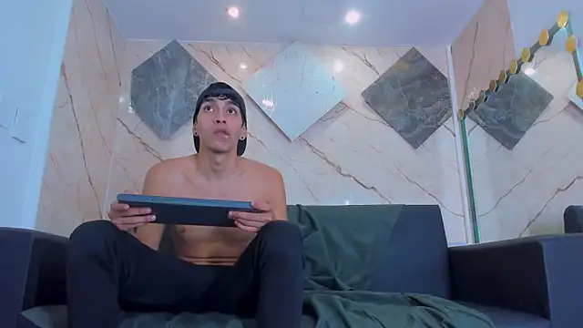 Daniel_Deluc77's cam snapshot